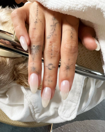 Hailey Bieber Dip Nails