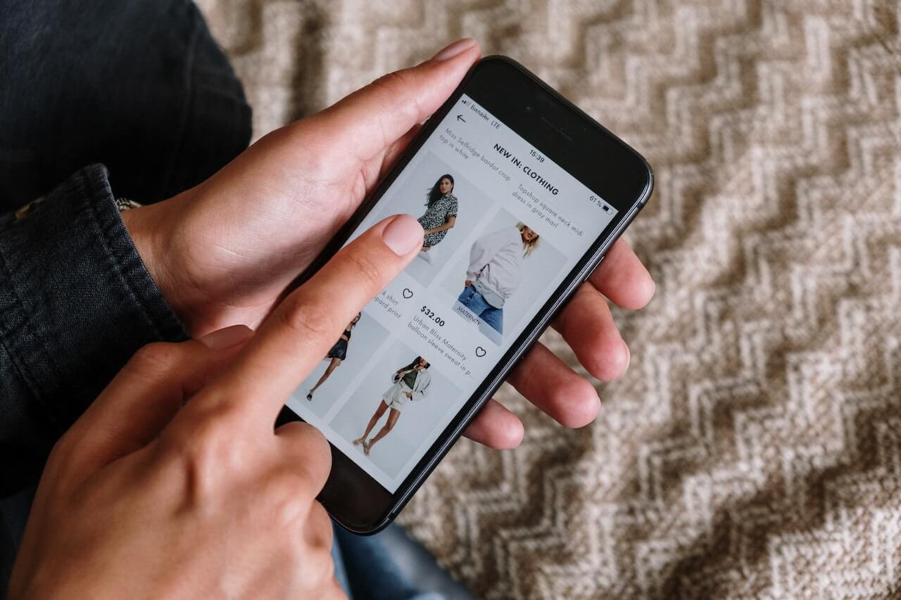 How to Shop for Clothes Online Like a Pro: A Comprehensive Guide