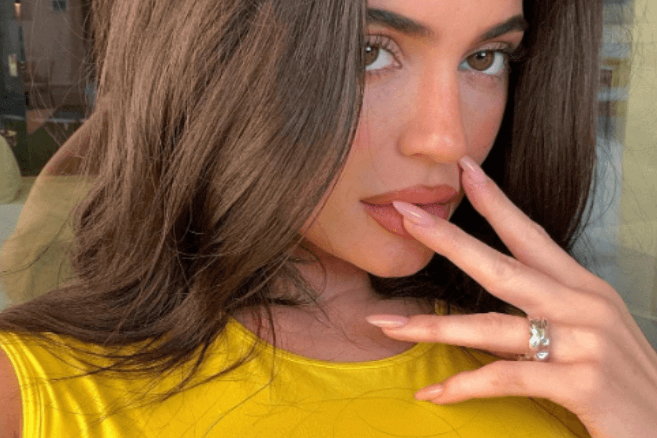 The Perfect "Naked" Manicure: Latest Nail Trend by Kylie Jenner