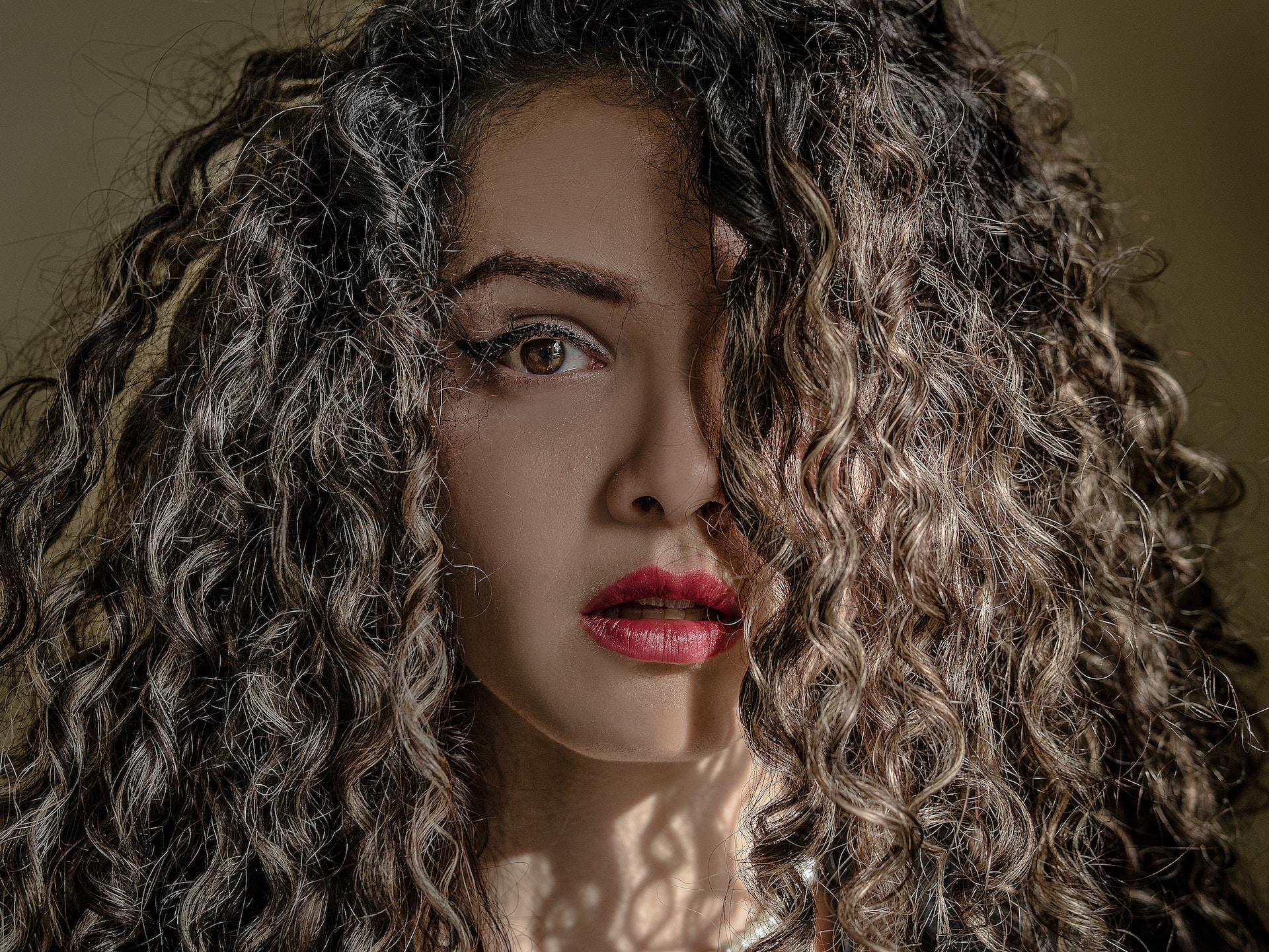 7 Best Ways To Take Care Of Curly Hair
